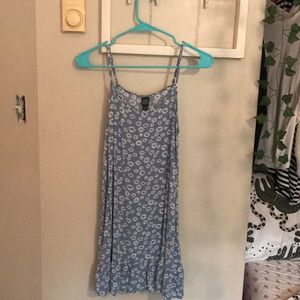 wild fable blue daisy dress a size small in woman’s